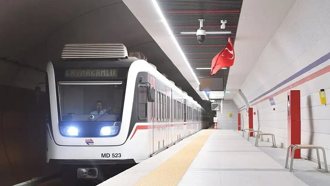 İzmir'de metroya binenler dikkat: Her gün saat 20.00'den sonra...