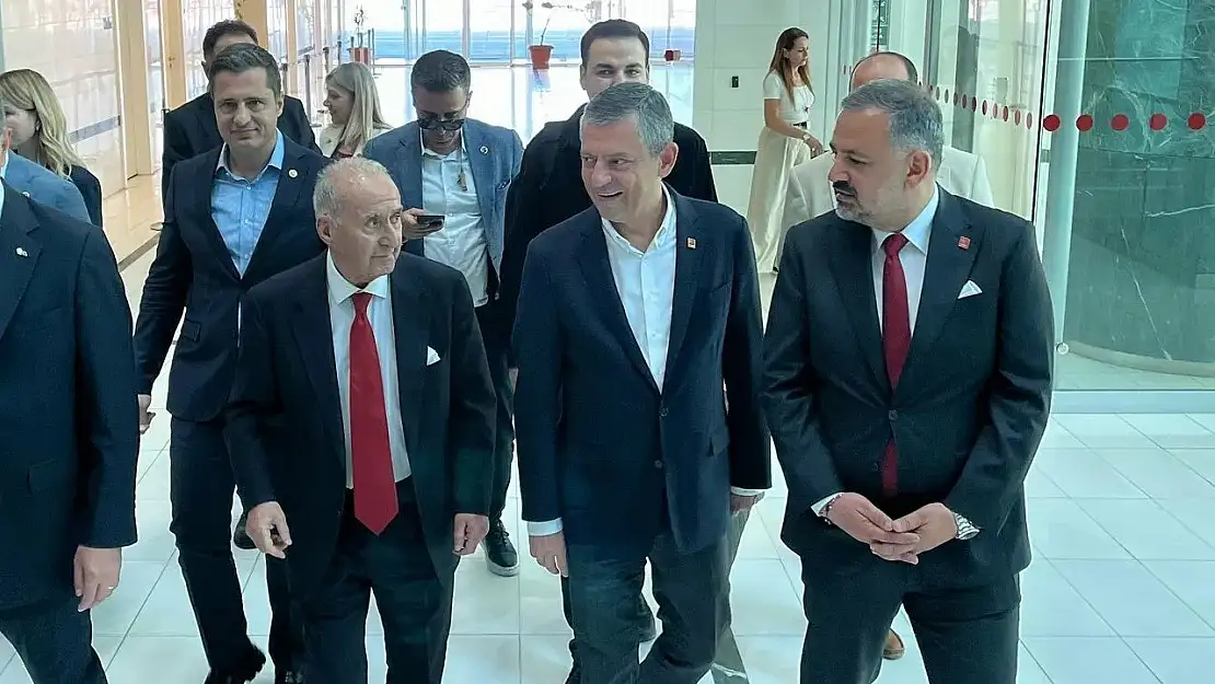 İzmir'de 'Özel' bir akşam: CHP lideri Gündoğdu'da yurttaşlara hitap edecek