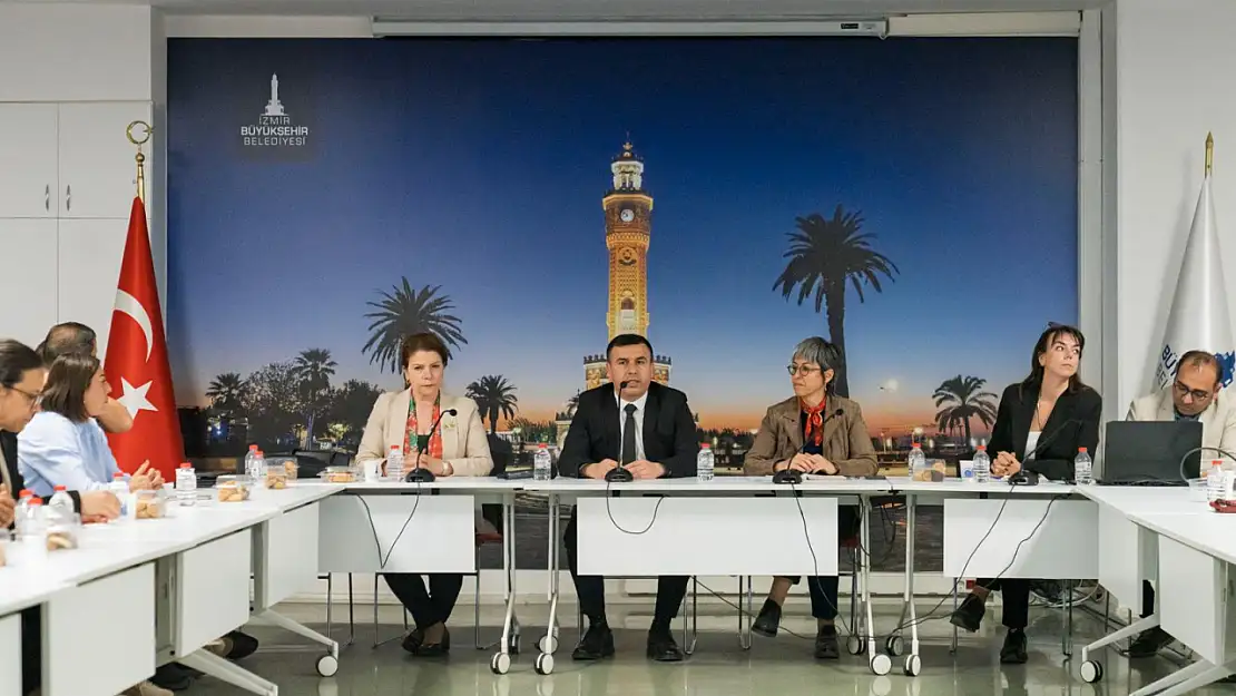 İzmir'de parklarda akıllı sulama dönemi başladı