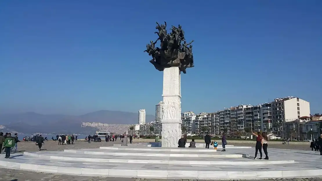 İzmir'de Sevgililer Gününde gidilebilecek konser, tiyatro, atölyeler ve ücretleri: Evde geçirmek istemeyen biletler tükenmeden baksın