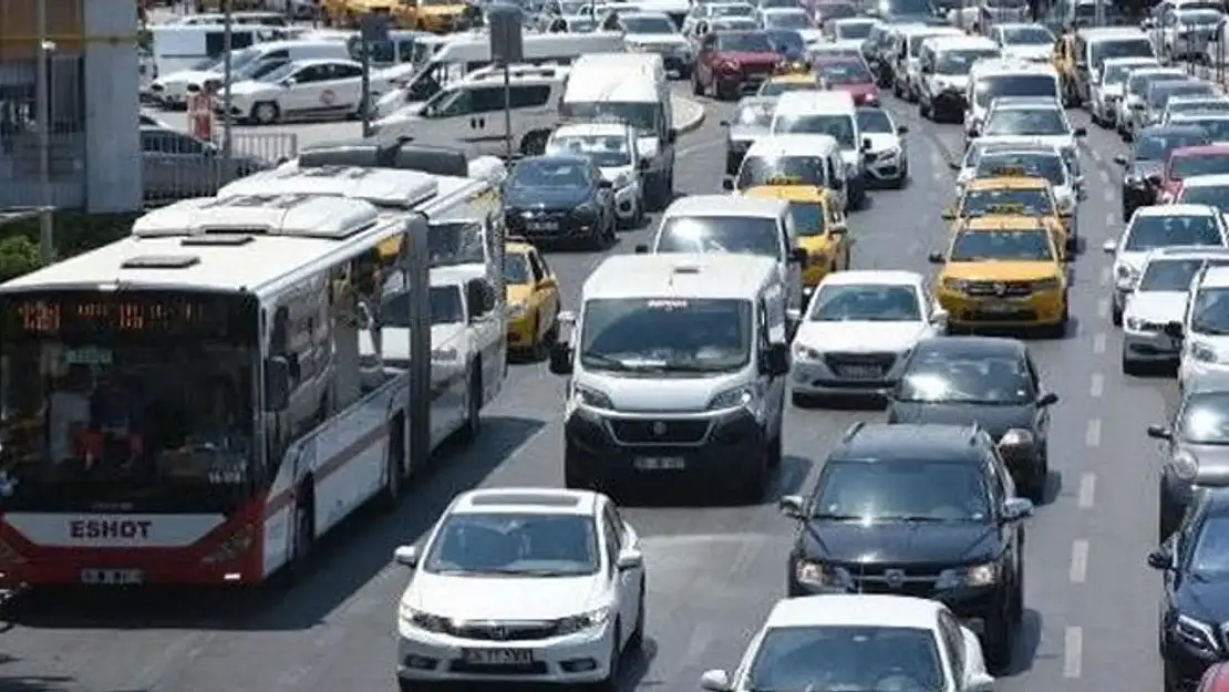 İzmir'de tabelalar değişti: Binlerce araç sahibi etkilenecek! Bugünden itibaren...