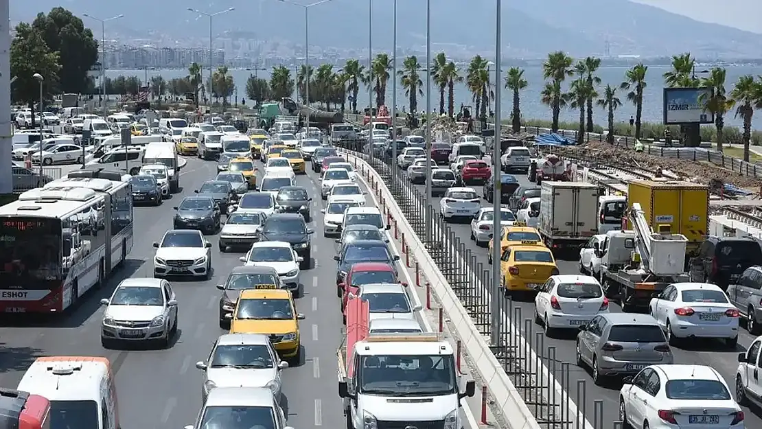 İzmir'de tüm tabelalar değişti: Artık otomobil sahipleri bu ödemeyi yapacak