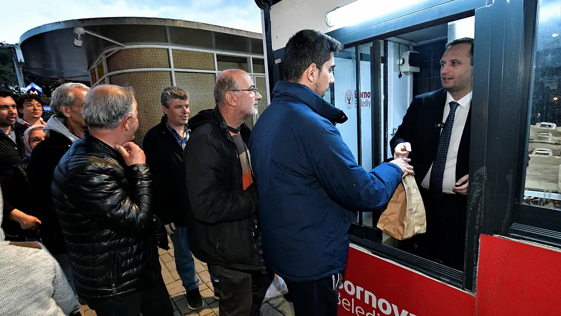 İzmir'de ücretsiz dağıtılıyor: Bornova Metro İstasyonu ve Stadyum Metro çıkışına giden alıyor