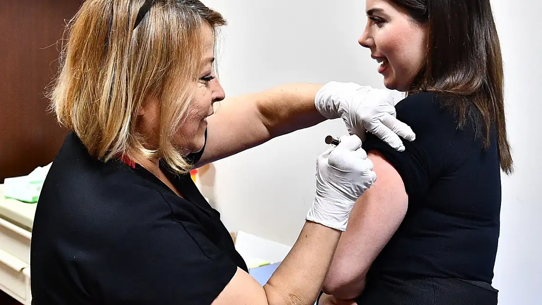 İzmir'de ücretsiz HPV aşısı: Kadınlar ilk doz aşılarını oldu!