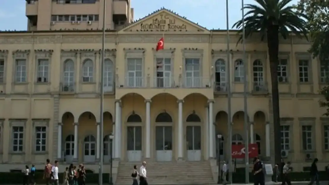 İzmir'de Valilikten peş peşe uyarı: İzmir'de kuvvetli ve kısa süreli...