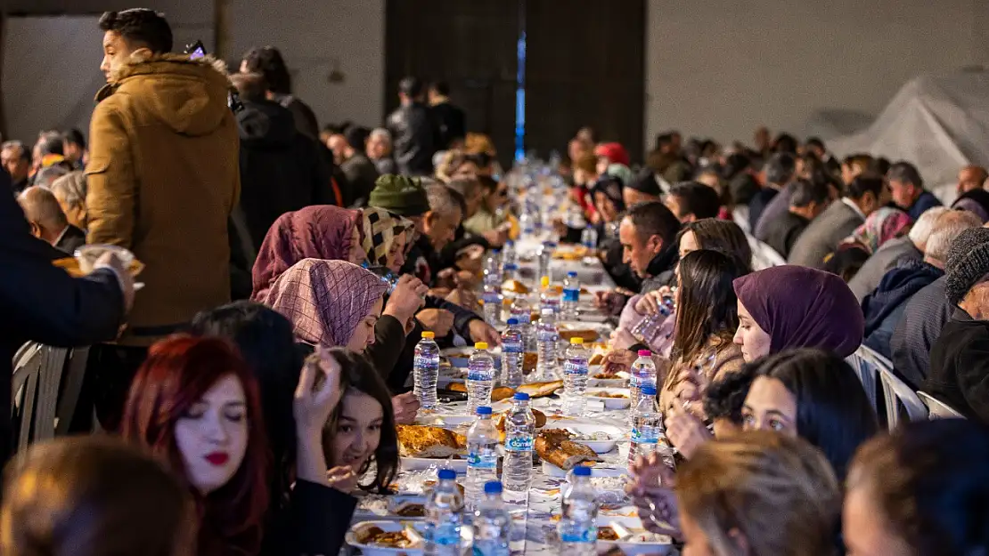 İzmir'de yaşayanlara bin TL para dağıtılacak: Bornova, Karşıyaka, Balçova, Bayraklı, Konak...