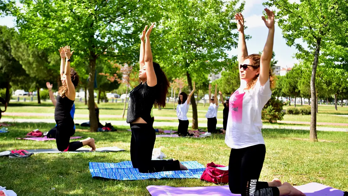 İzmir'de Yeşilova Höyüğü'nde yoga keyfi: Katılım ücretsiz!