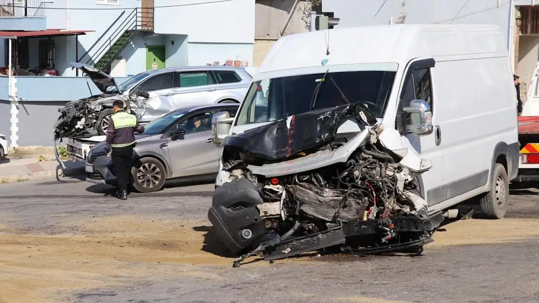 İzmir'de zincirleme facia: Yaralılar var