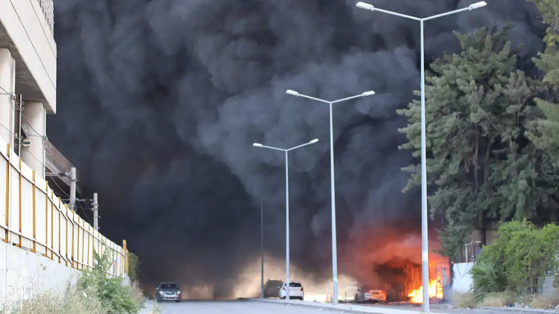 İzmir'deki depo yangınıyla ilgili valilikten açıklama geldi