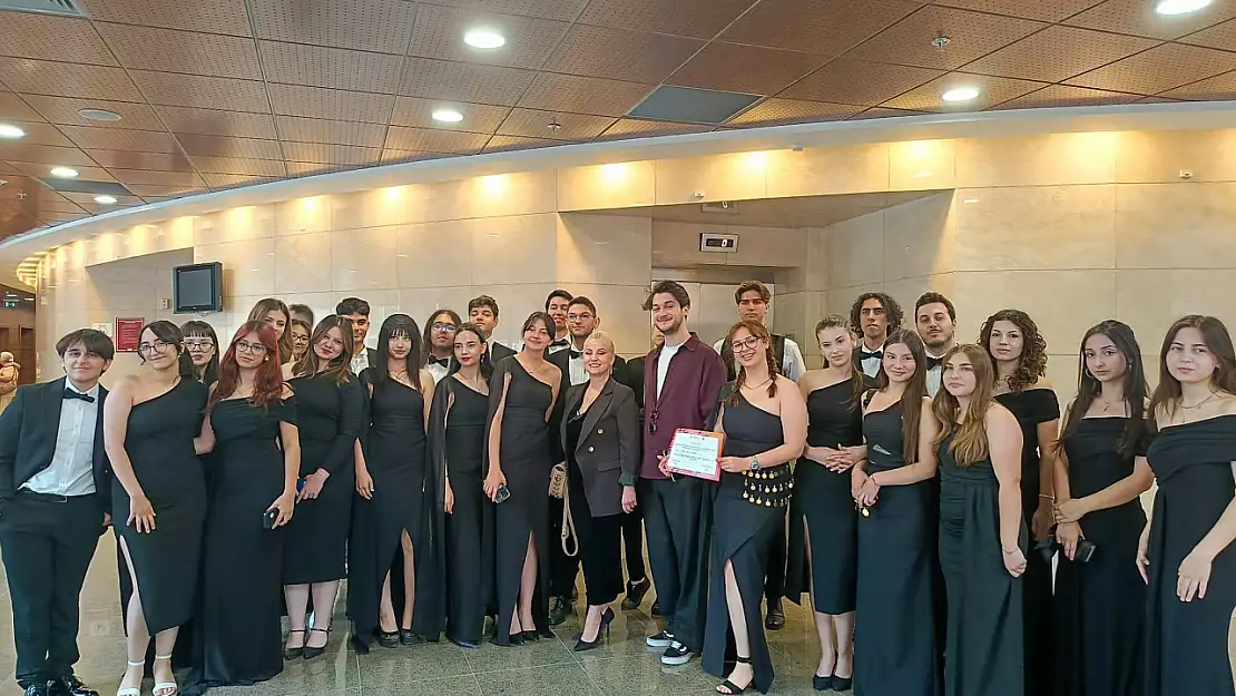 İzmir'deki festivalde Manisalı gençler şov yaptı!