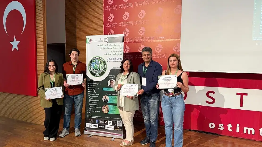 İzmir Demokrasi Üniversitesi öğrencilerine Başkentte yapay zeka ödülü