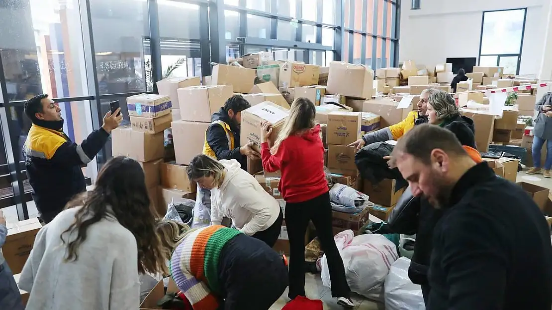 İzmir, depremzedeler için seferber oldu