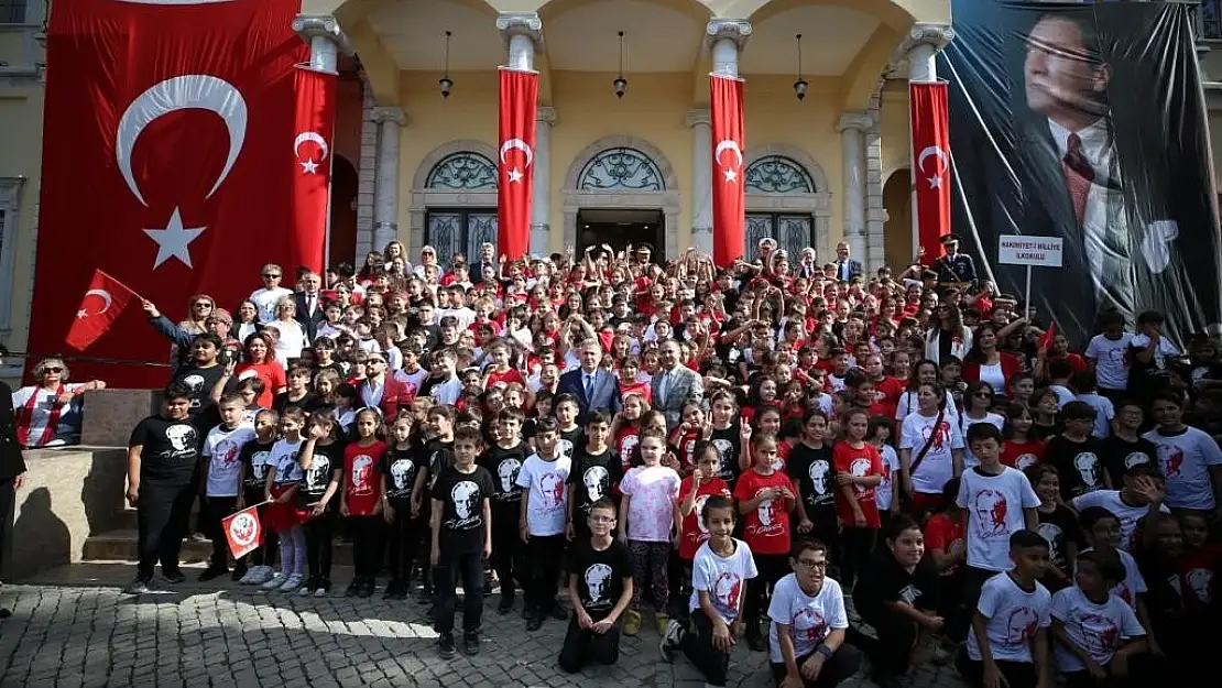 İzmir İl Milli Eğitim Müdürlüğü’nden Cumhuriyet’in 100. yılı kutlamalarında anlamlı etkinlik