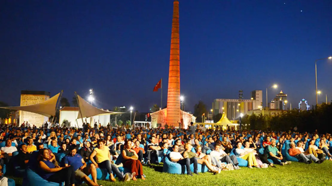 İzmir'in Çim Konserlerinde son iki konser