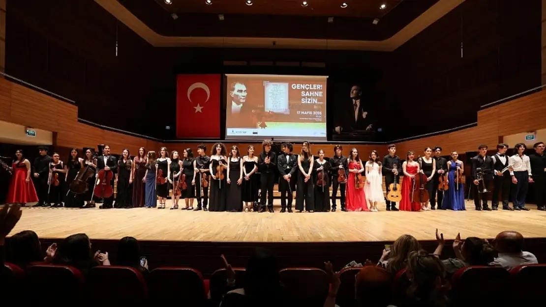 İzmir'in genç yıldızları AASSM'de parladı!