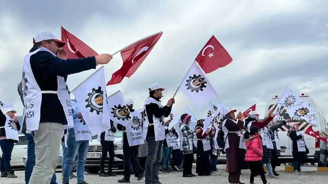 İzmir Lezita fabrikasındaki işçiler grevde: Hindistan’dan işçi getirdiler!