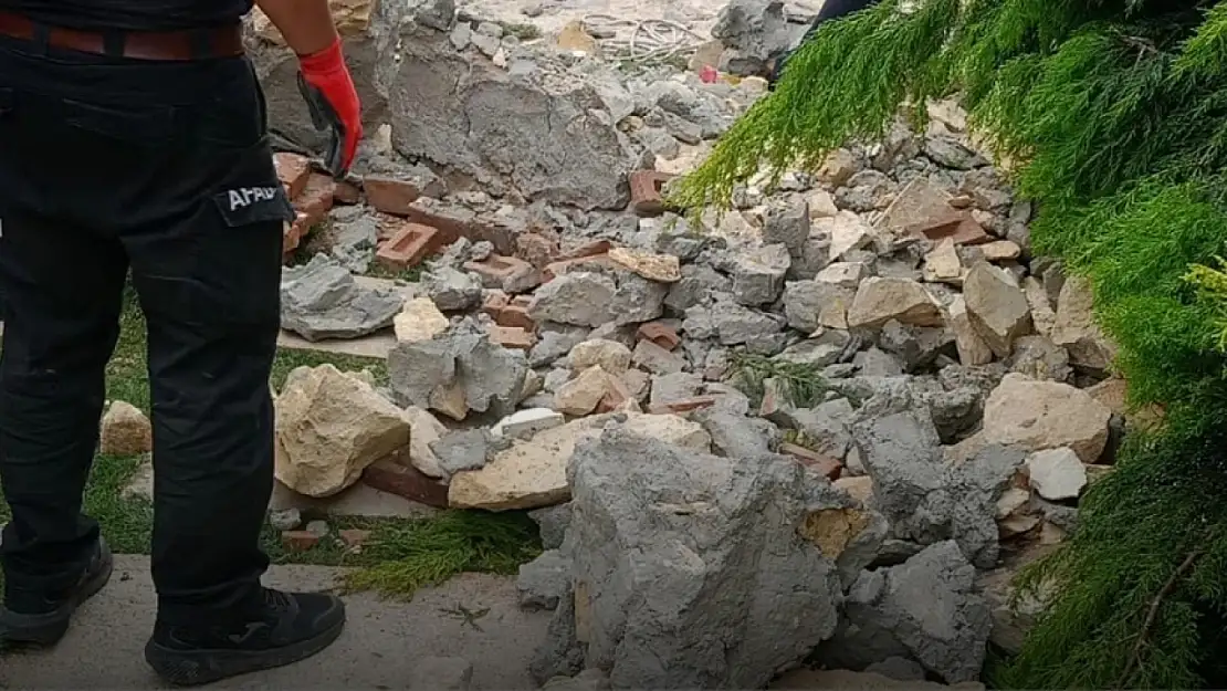 İzmir Menemen'de düğün salonunun duvarı çöktü! Yaralılar var