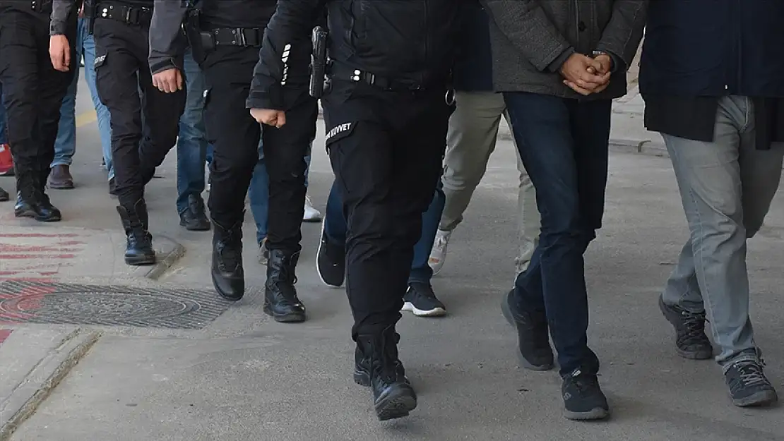 İzmir merkezli 12 ilde FETÖ operasyonu başlatıldı