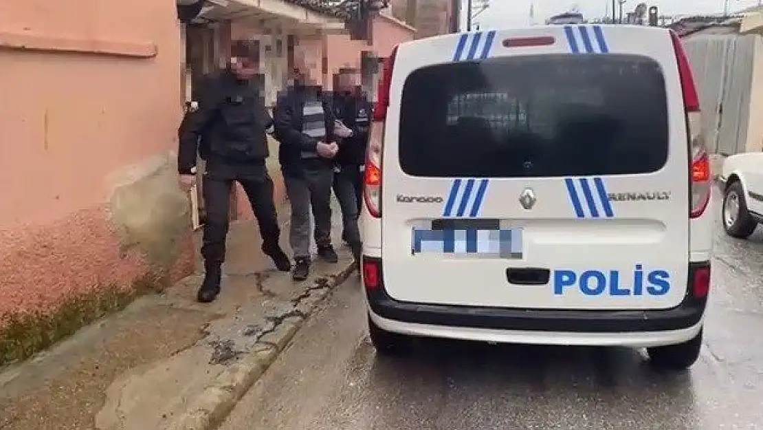 İzmir polisinden filmleri aratmayan baskın