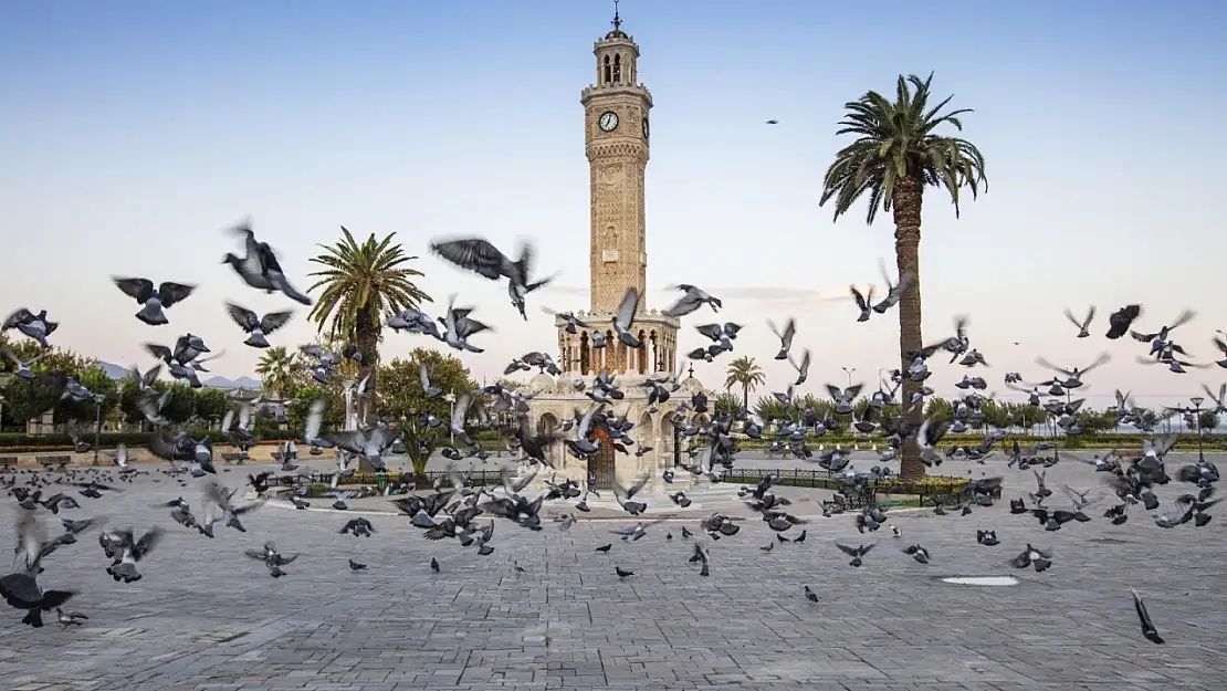 İzmir Saat Kulesi'nin diğer kulelerden farkı nedir? Çoğu İzmirli bile bilmiyor, meğer farkı...