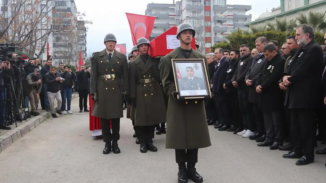 İzmir şehidine ağlıyor: Son yolculuğuna uğurlandı