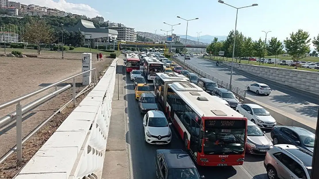 İzmir trafiğine 74 bin araç daha girdi