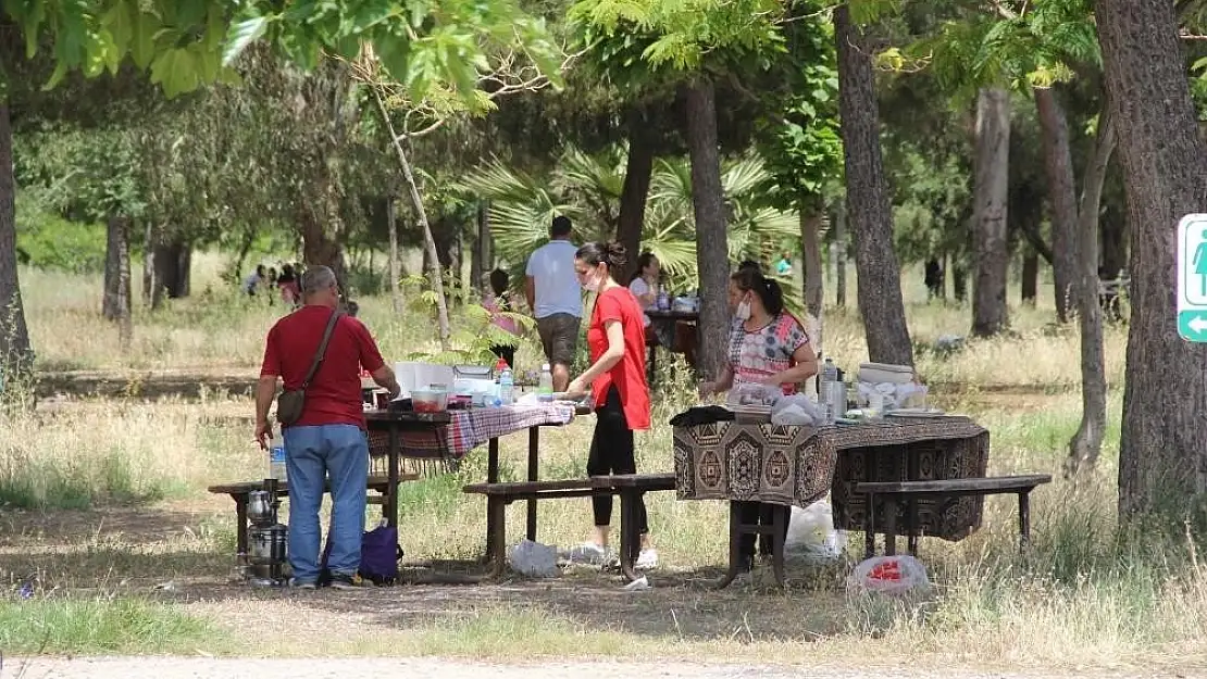 İzmir Valiliğinden ormanlık alanlara giriş yasaklandı!