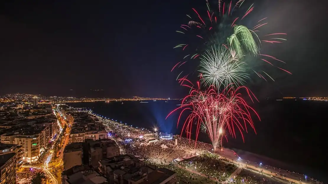 İzmir yılbaşı rehberi: Konserler, partiler ve daha fazlası