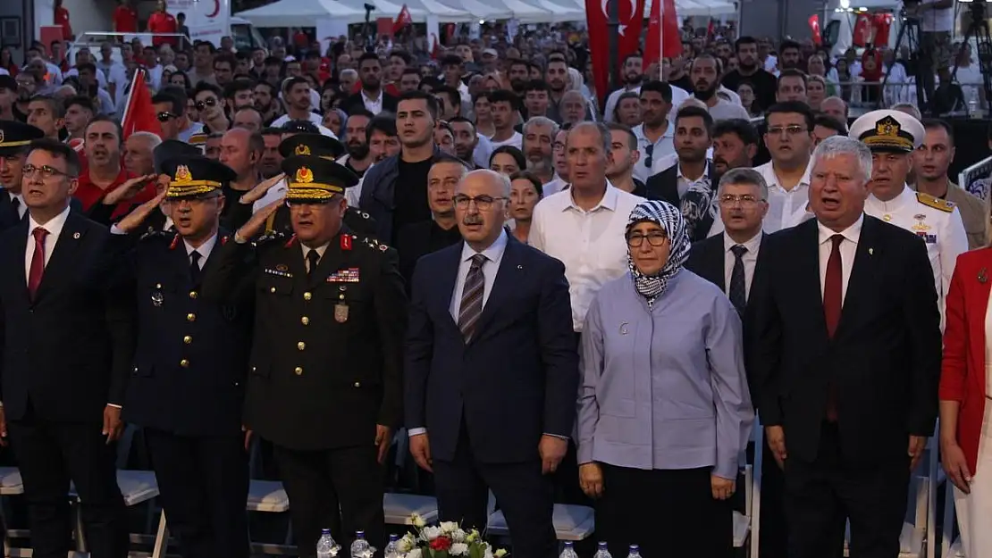 İzmir’de 󈫿 Temmuz Demokrasi ve Milli Birlik Günü” anıldı