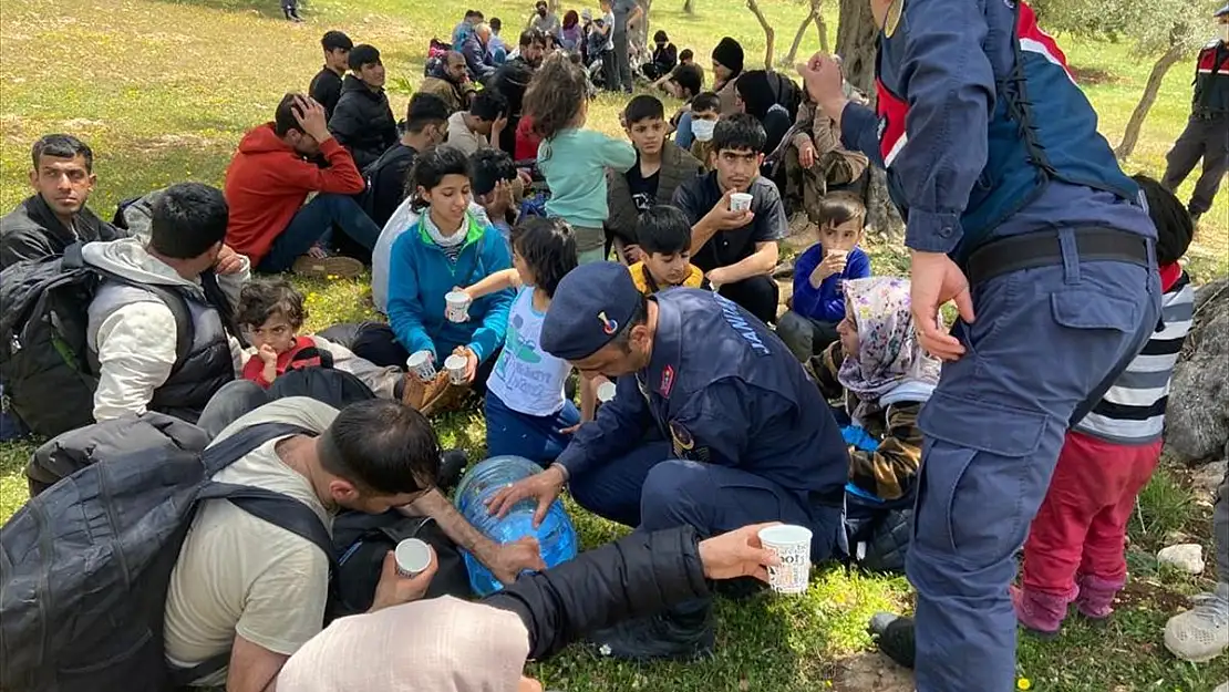 İzmir’de 94 düzensiz göçmen yakalandı