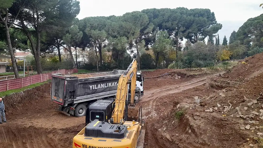 İzmir’de BAL tartışması. Bornova Anadolu Lisesi koruluğuna “mülteciler için anaokulu” iddiası tepki yarattı, DMM’den açıklama yapıldı