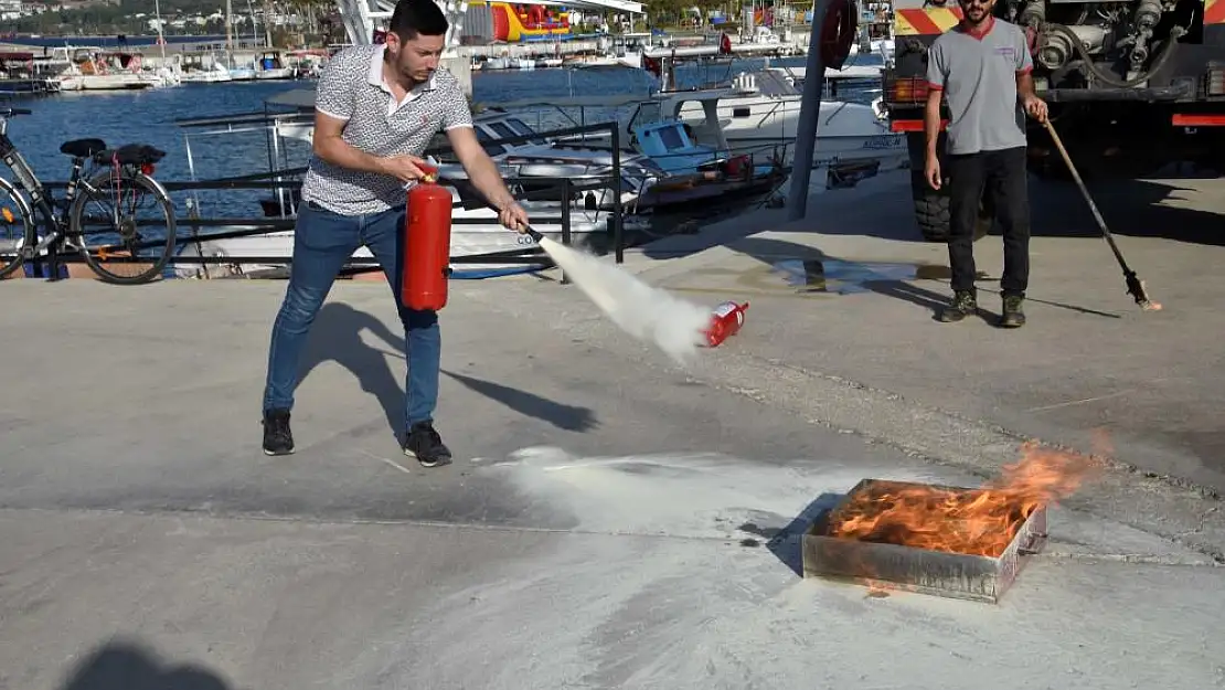 İzmir’de balıkçılara yangın eğitimi verildi