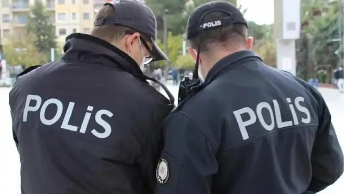 İzmir’de bir polis ve bir bekçi açığa alındı