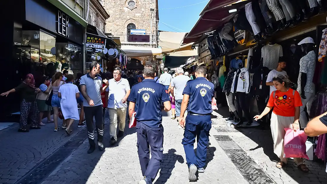 İzmir'de çığırtkan ve hanutçu operasyonu