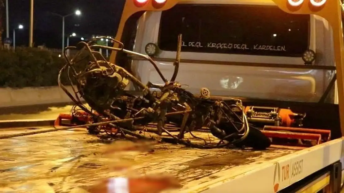 İzmir'de hafif ticari araç ile motosiklet çarpıştı: 1 ölü