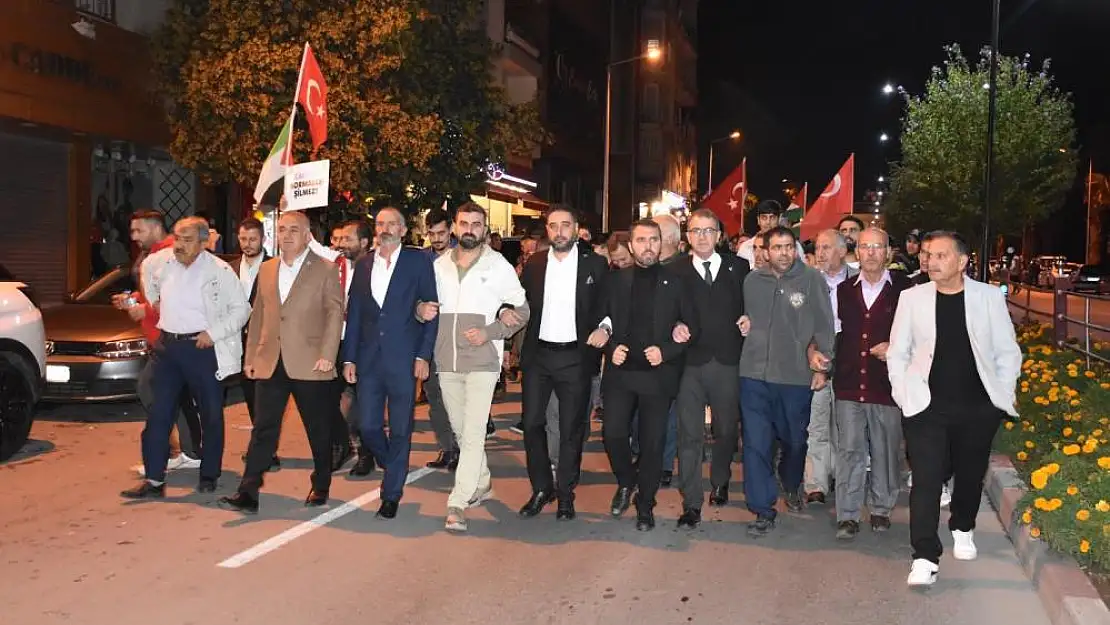 İzmir’de İsrail'in Gazze'deki saldırıları protesto edildi