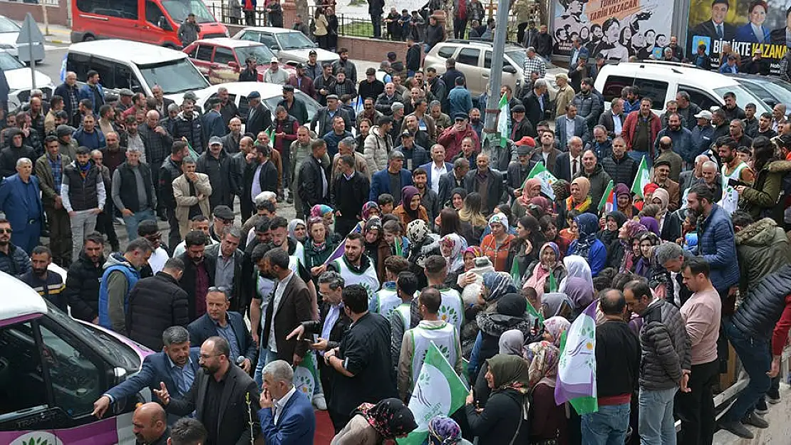 İzmir’de müzisyenler gözaltına alındı!