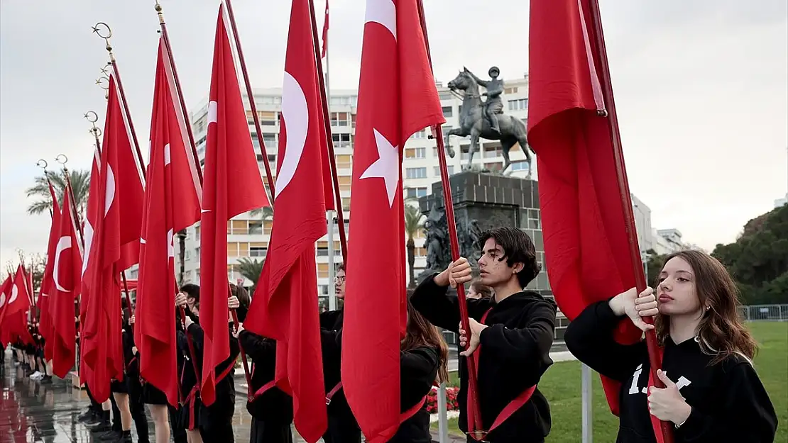 İzmir'de Öğretmenler Günü kutlandı