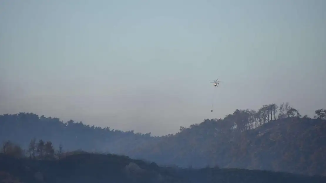 İzmir’de orman yangınına müdahale eden helikopter Tahtalı Barajı’na düştü!