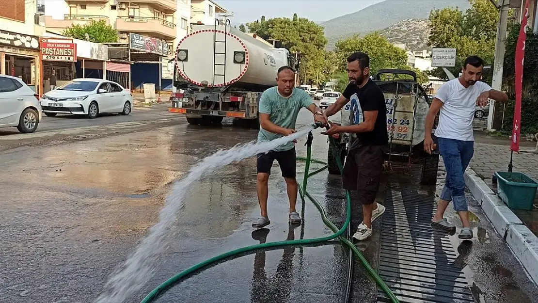 İzmir’de sağanak etkili oldu