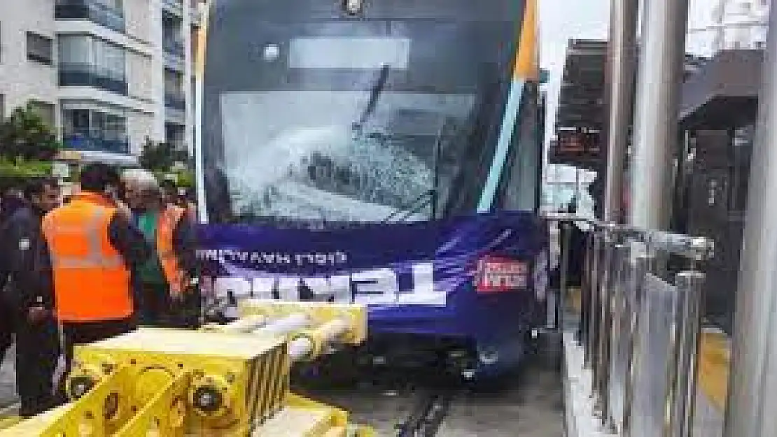 İzmir’de tramvay kazası!