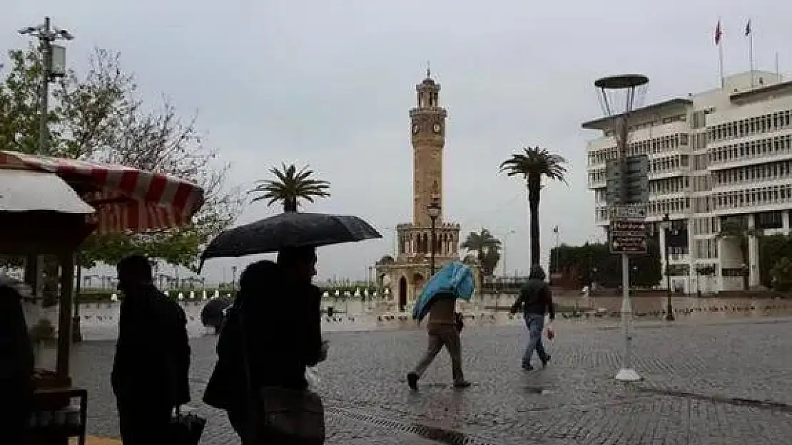 İzmir’de yağış kaldığı yerden devam ediyor