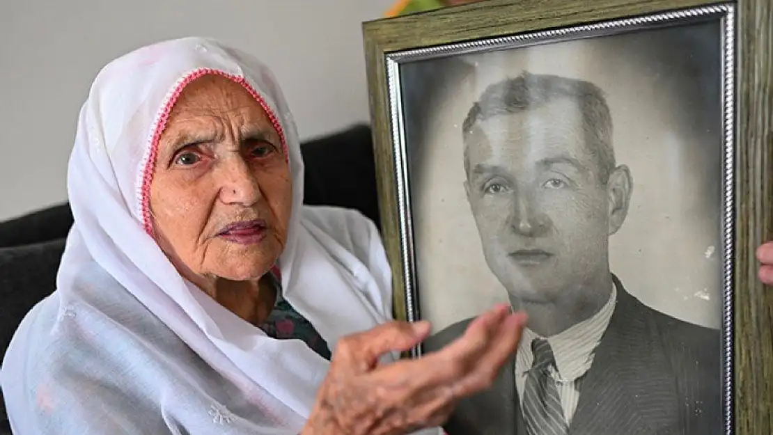 İzmir’deki 100 yaşındaki Hatice ninenin Atatürk özlemi