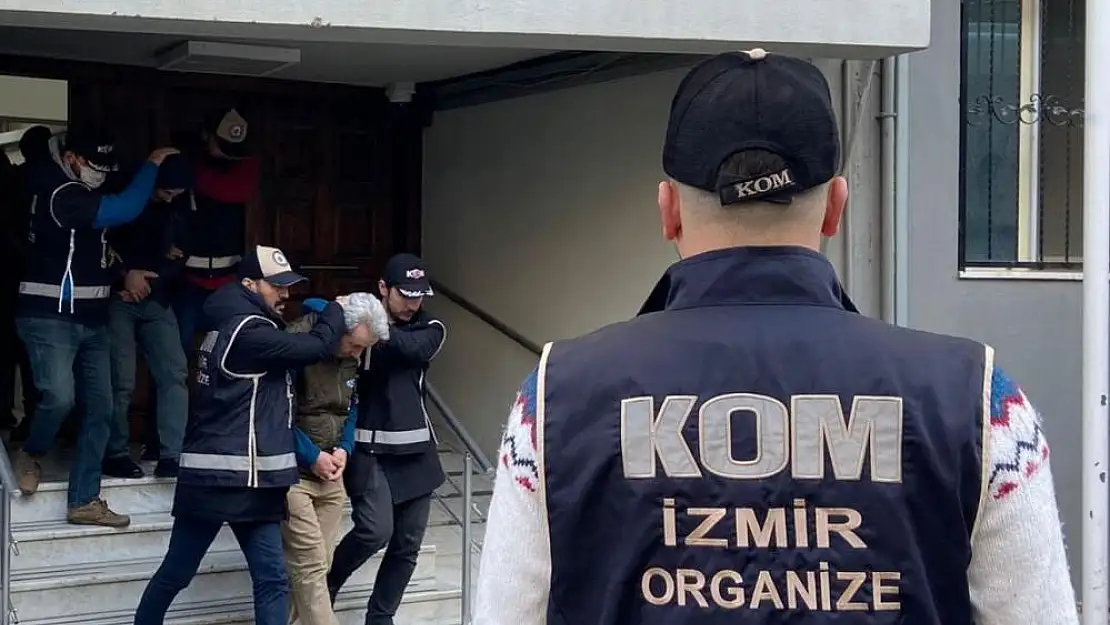 İzmir’deki operasyonda gözaltına alınan  FETÖ şüphelileri tutuklandı