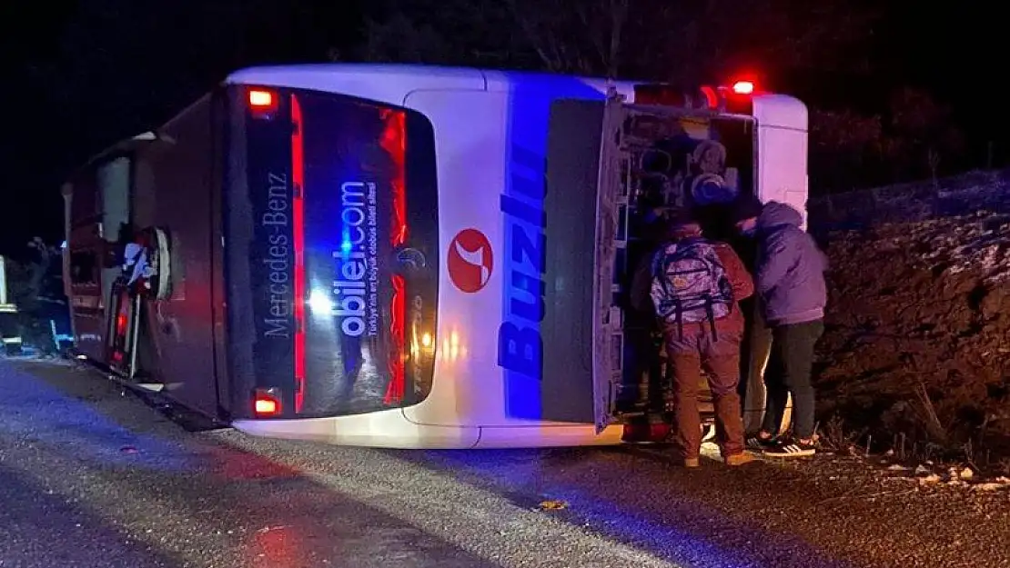 İzmir’den Eskişehir’e giden yolcu otobüsü Kütahya’da kaza yaptı! Çok sayıda yaralı var