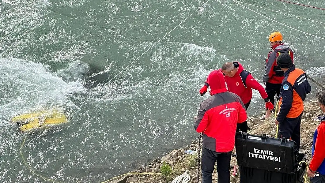 İzmir’den giden dalgıçlar Munzur Çayı’nda kaybolan gençleri arıyor