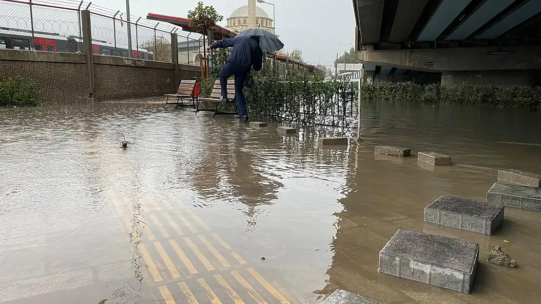 İzmir’e sağanak yağış geliyor!