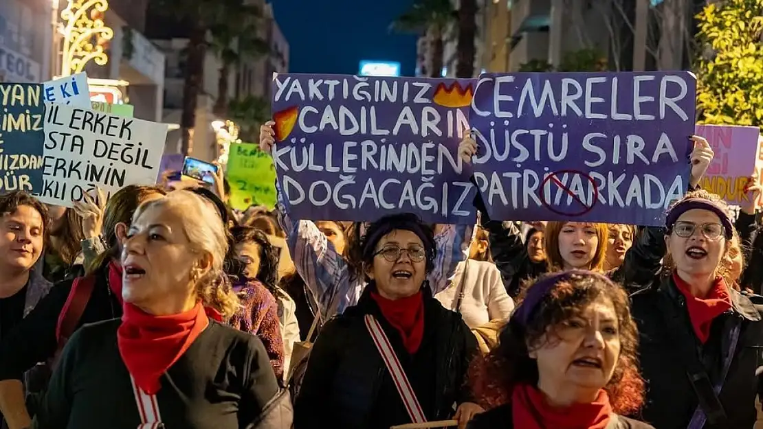 İzmirli kadınlardan güçlü direniş: Kutsal aileniz sizin olsun!