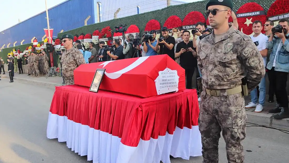 İzmirli şehit polis gözyaşlarıyla son yolculuğuna uğurlandı