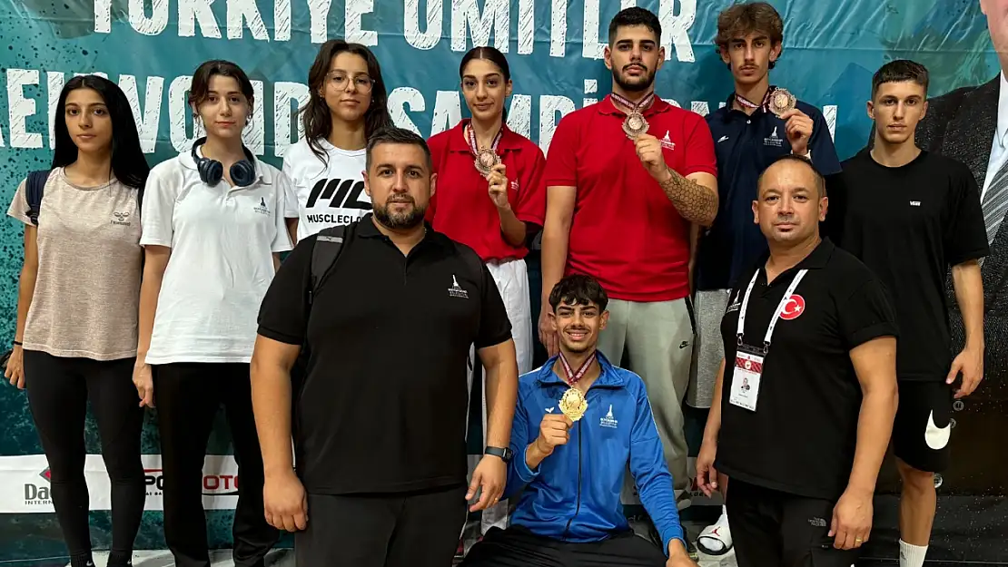 İzmirli sporcular Konya'dan madalyalarla döndü